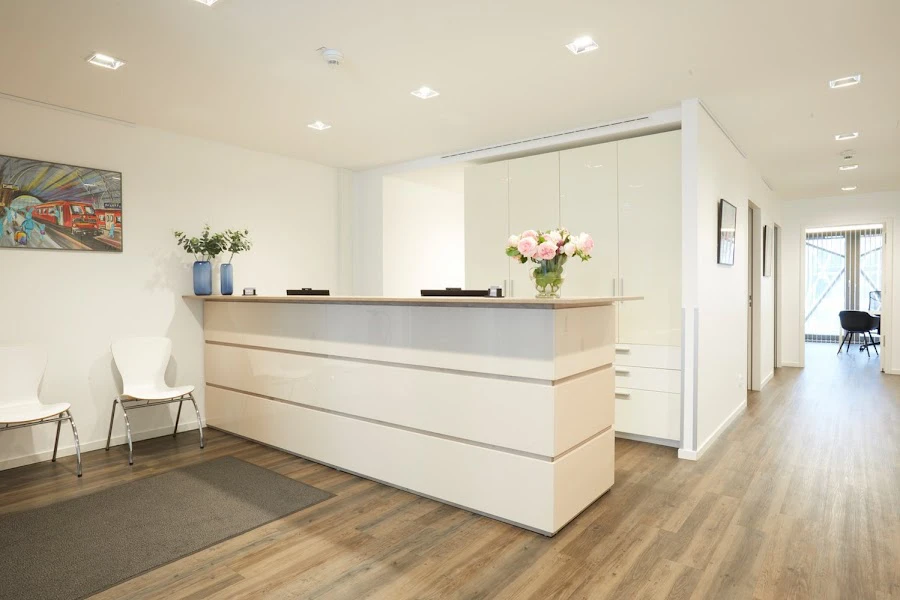 1 - Dr. med. Alessandro Khan