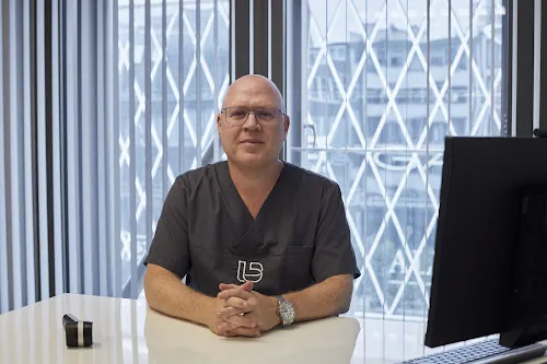 7 - Dr. med. Alessandro Khan