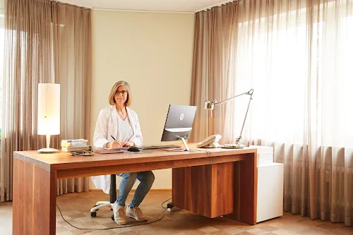 1 - Dr. med. Anne Winckler