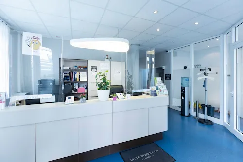 4 - Dr. med. Arash Bozorgzad