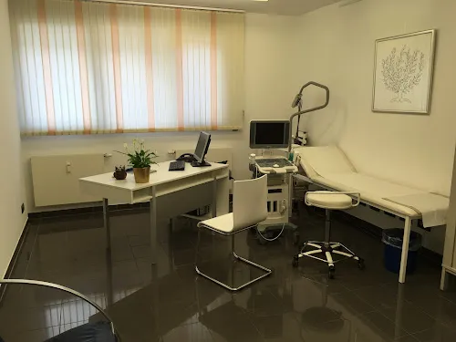 2 - Dr. med. C. Fischer