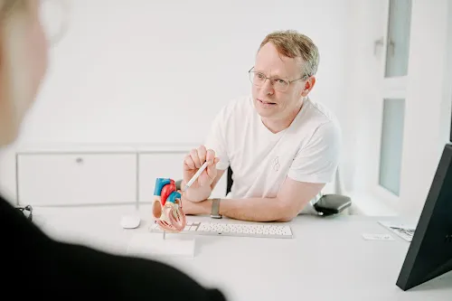 2 - Dr. med. Carlo Weimann