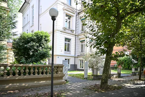 4 - Dr. med. Christine Hener