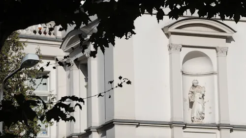 1 - Dr. med. Christine Hener