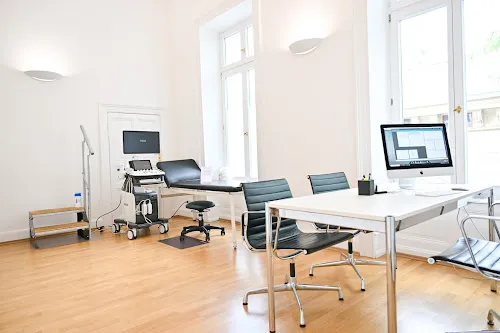 3 - Dr. med. Christine Hener