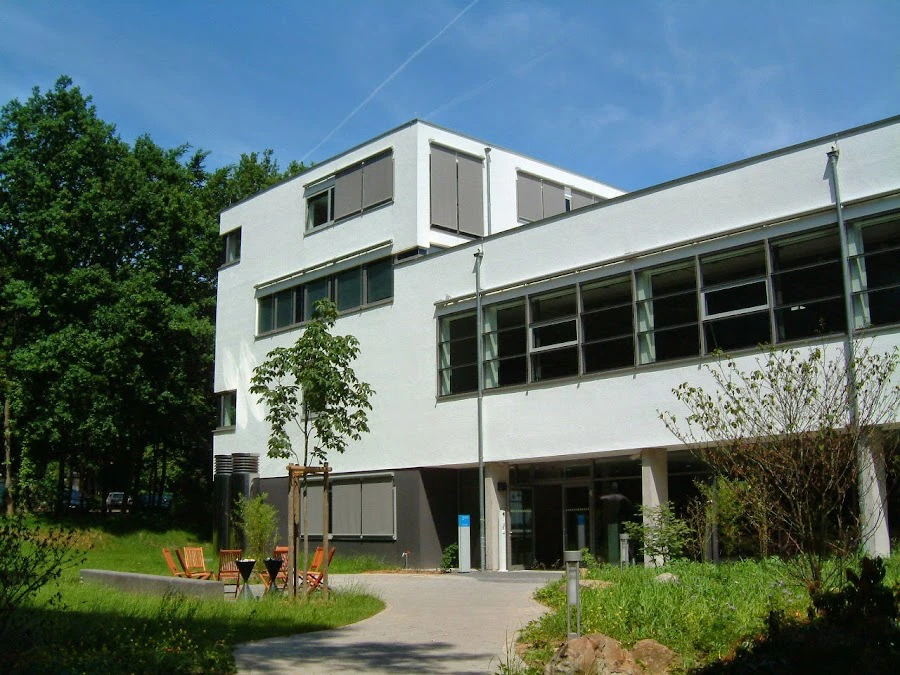 1 - Dr. med. dent. Kamran Miraki