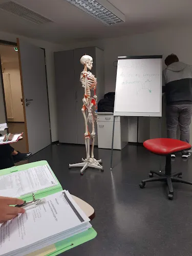 8 - Dr. med. dent. Kamran Miraki