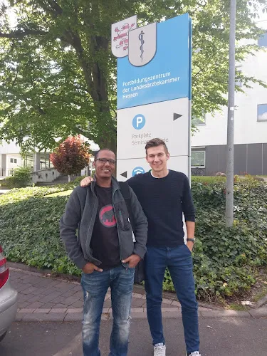 6 - Dr. med. dent. Kamran Miraki