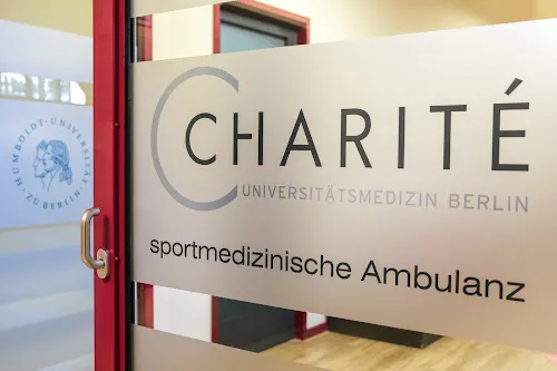 2 - Dr. med. Esther Mauth