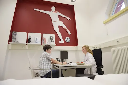 5 - Dr. med. Esther Mauth