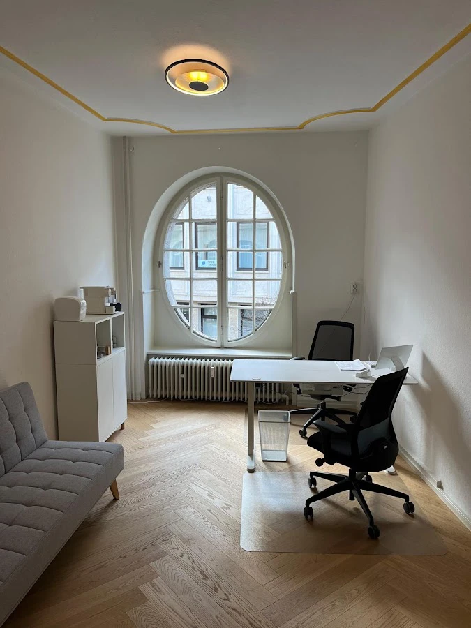 1 - Dr. med. Evelyn Kühne