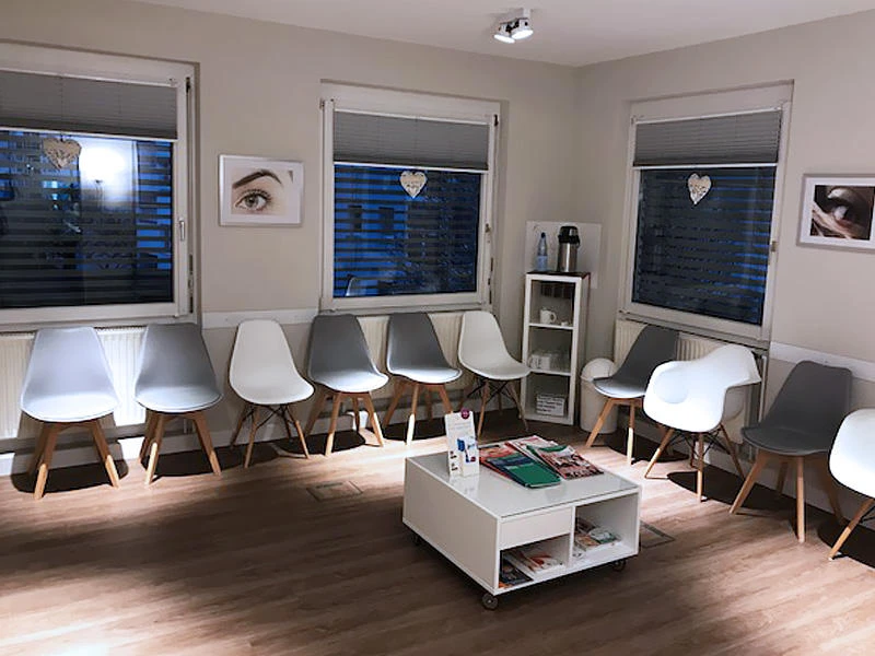 1 - Dr. med. Frank Gschrey Facharzt für Allgemeinmedizin