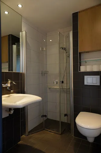 2 - Dr. med. Hans Keller-Istwany