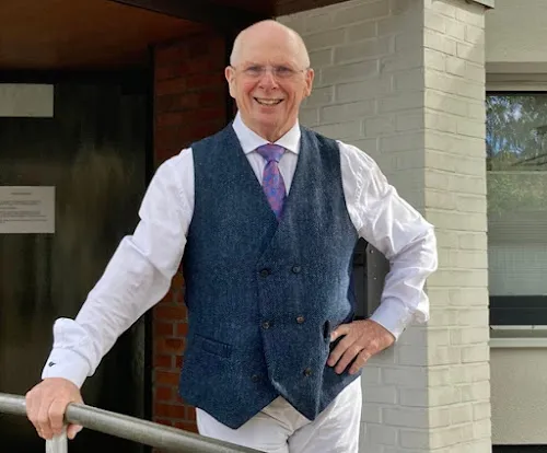 2 - Dr. med. Henning Holsen