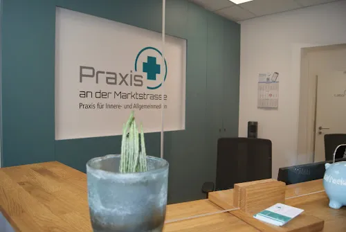 2 - Dr. med. Julia Plajer