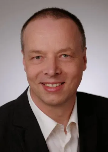 2 - Dr. med. Katja Kneip