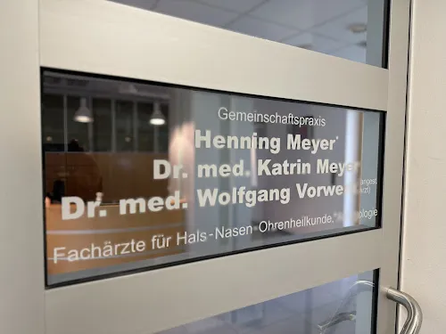 2 - Dr. med. Katrin und Henning Meyer, Dr. med. Wolfgang Vorwerk (angest.Arzt)