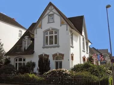 1 - Dr. med. Michael Lau