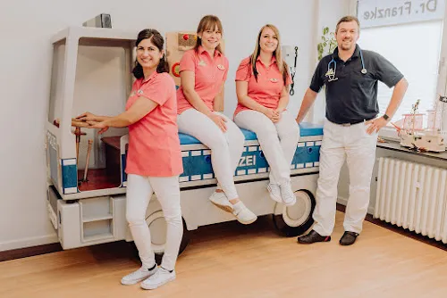 7 - Dr. Med. Nestor F. Buanga