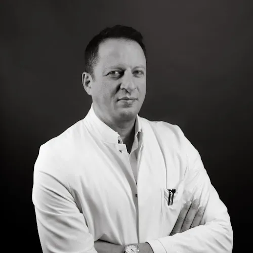 4 - Dr. med. Philipp Bushoven