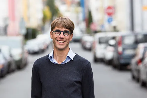 6 - Dr. med. Simon Ruf