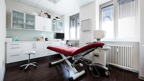 2 - Dr. med. Sven Lesewa