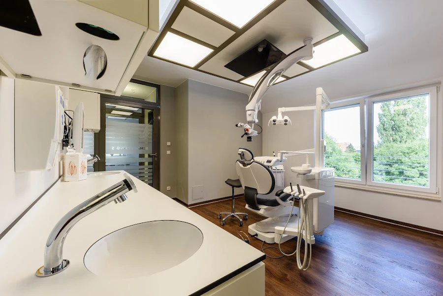 1 - Dr. med. Thomas Feist