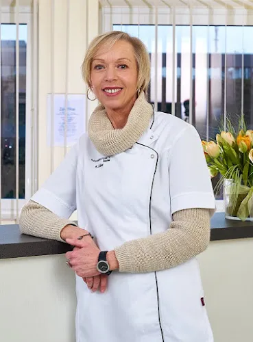 5 - Dr. med. Yan Tang