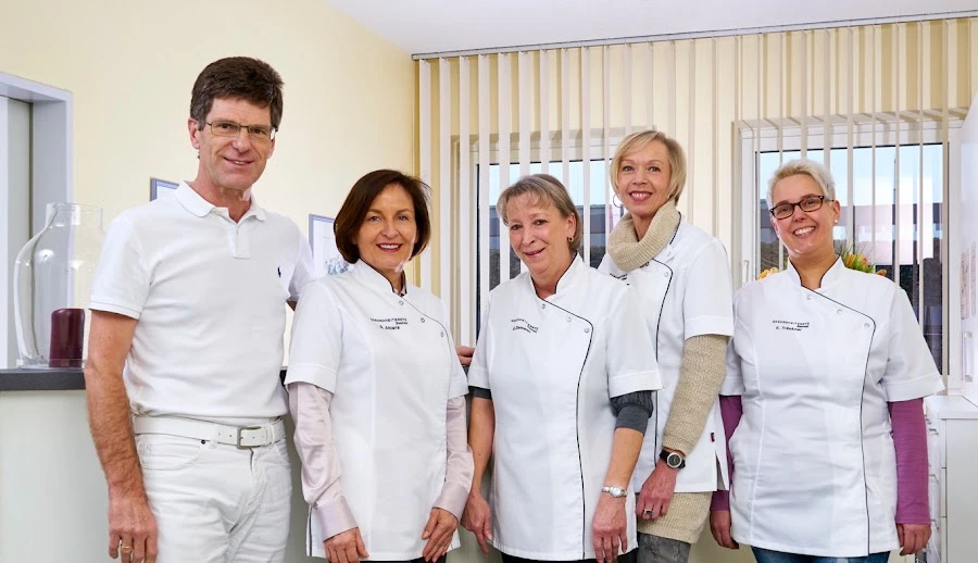 1 - Dr. med. Yan Tang