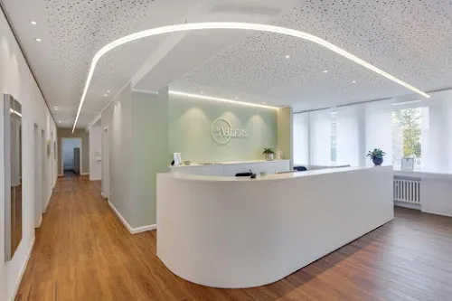 3 - Dr. med. Yan Tang