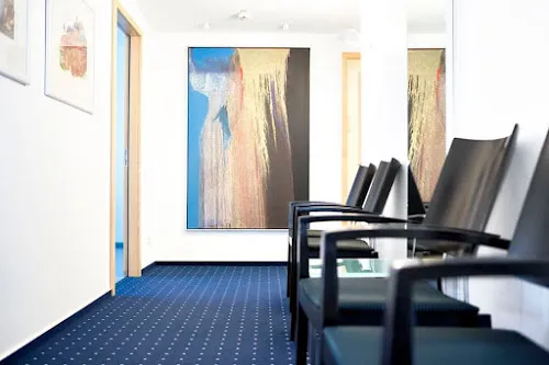 3 - Dr. medic (RO) Simona-Corina Iordache Fachärztin für Neurologie Fachärztin für Psychatrie