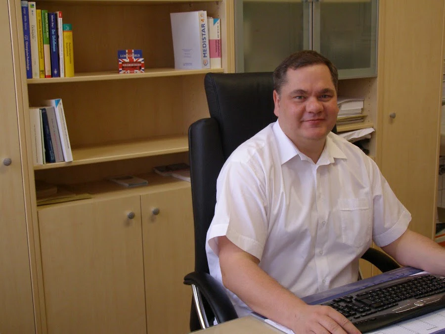 1 - Dr Michael Lerch