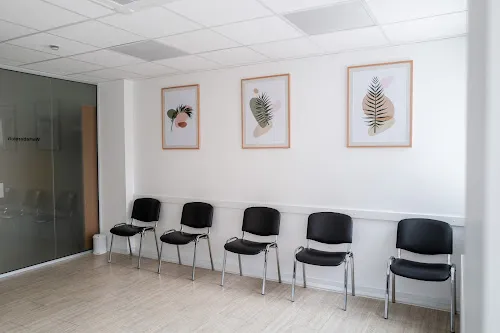 5 - Dr. Nahid Hakemi | Fachärztin für Allgemeinmedizin