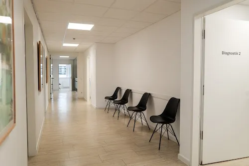 4 - Dr. Nahid Hakemi | Fachärztin für Allgemeinmedizin