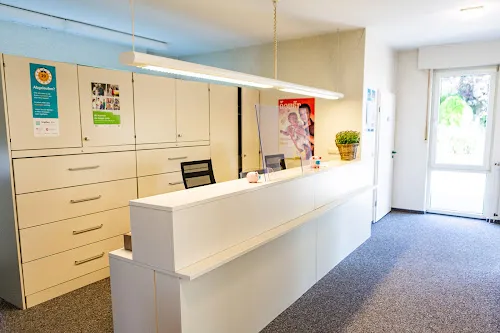 8 - Dr. Reza Haschemi-Schirazi