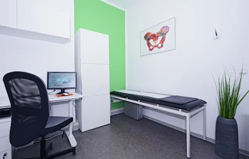 3 - Dr. Sabine Petering