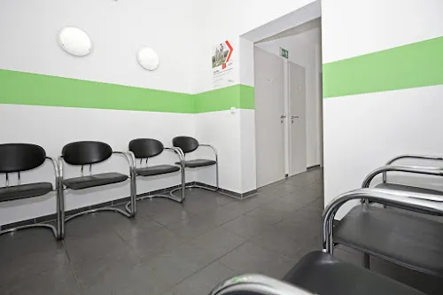 6 - Dr. Sabine Petering