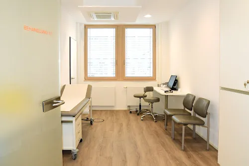 2 - Dr. Thomas Bacharach, Facharzt für Allgemeinmedizin