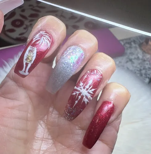 7 - Dream Nails