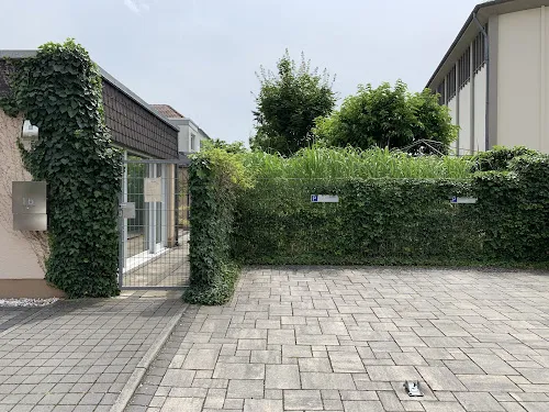 8 - Dr.med. Christine Moore