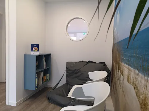 3 - Dr.med. Christine Moore