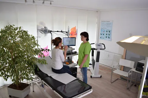 2 - Dr.med. Christine Moore