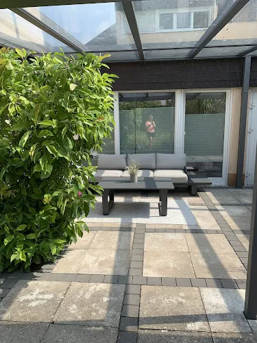 5 - Dr.med. Christine Moore