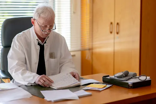 2 - Dr.med. Elisabeth Bachem