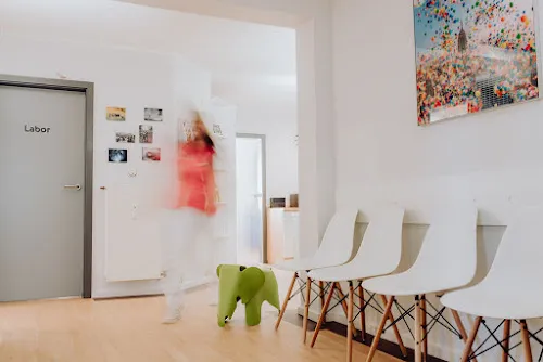 8 - Dr.med. Helga Lippert