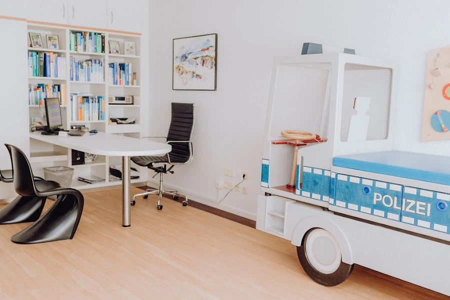 1 - Dr.med. Helga Lippert