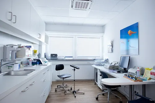 3 - Dr.med. Jörg Blanke Facharzt für Neurologie