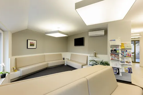 2 - Dr.med. Monika Nawrutsch