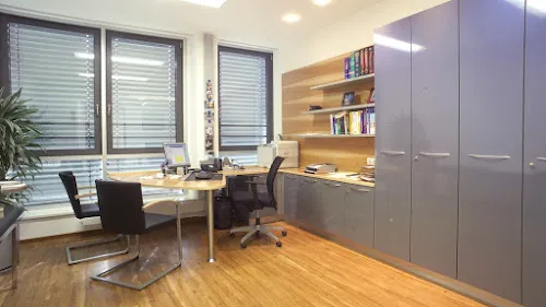 4 - Dr.medic. Sorin Schirmer Facharzt für Allgemeinmedizin; Naturheilverfahren; Umweltmedizin