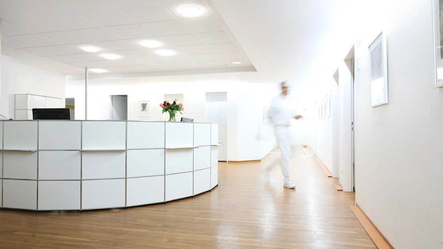 1 - Dr.medic. Sorin Schirmer Facharzt für Allgemeinmedizin; Naturheilverfahren; Umweltmedizin